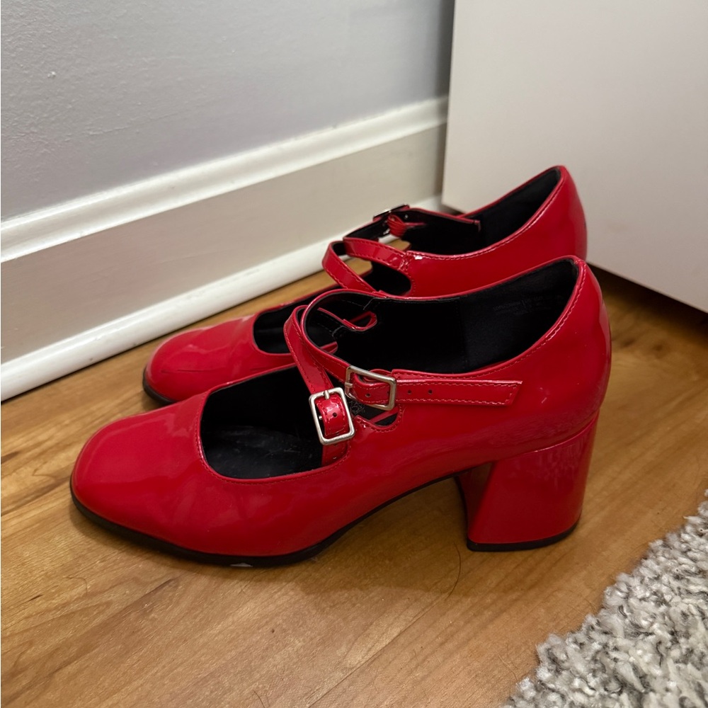 Red faux patent leather Mary Jane Heels (W9)